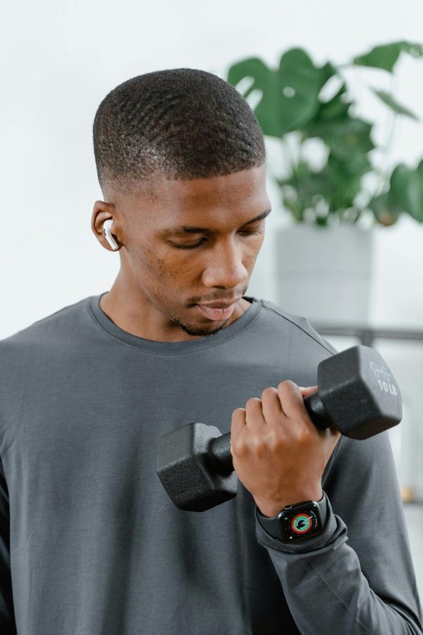 Les montres connectées sport homme : notre guide 2025